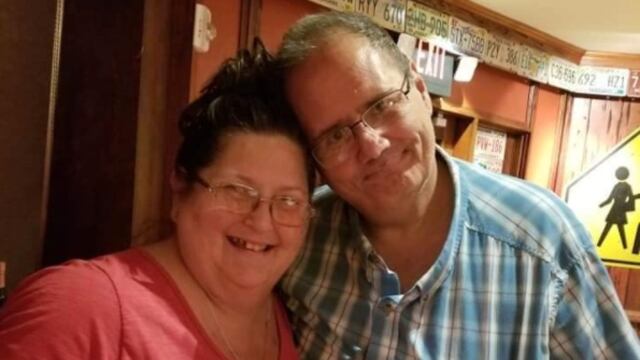 Lisa Steadman y su esposo