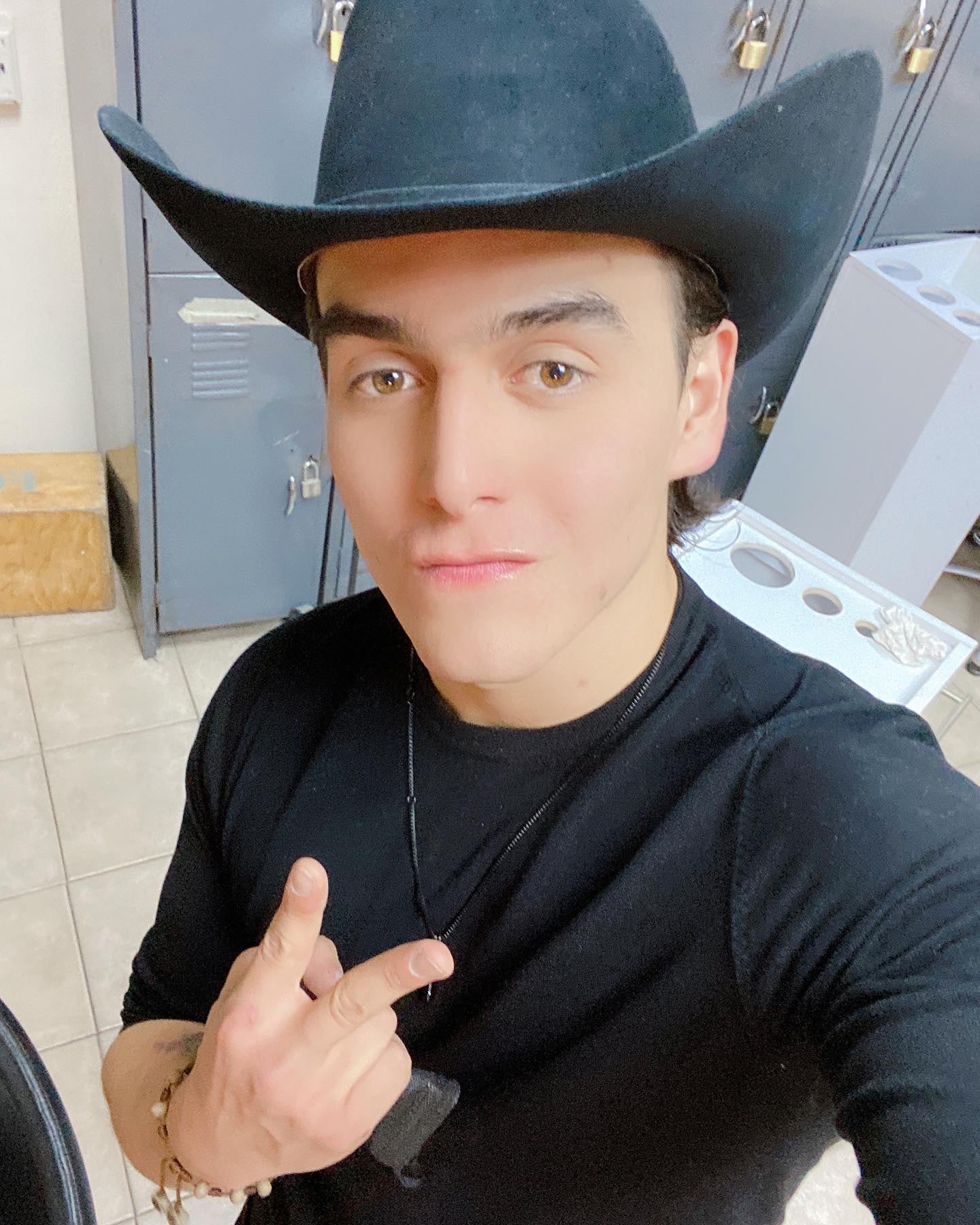 Julián Figueroa, cantante.