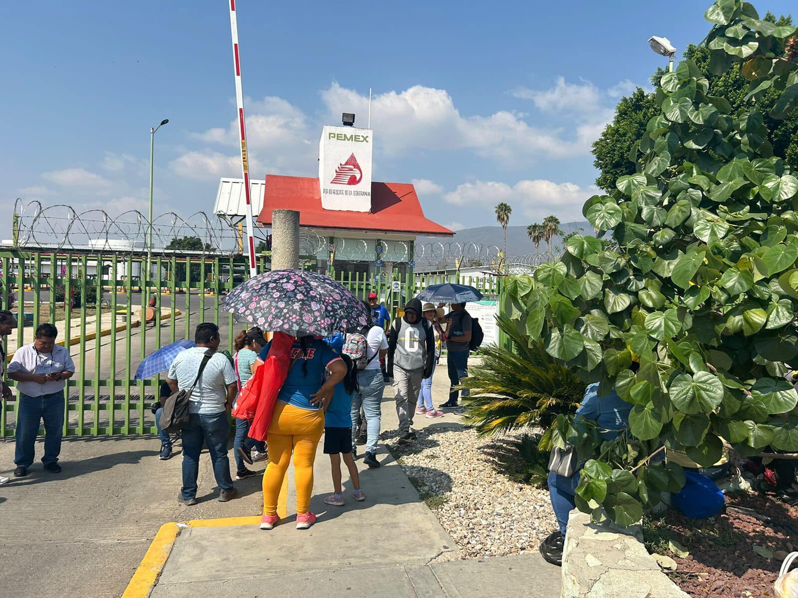 ¿Desabasto de gasolina en Chiapas? Maestros de la CNTE bloquean instalaciones de Pemex