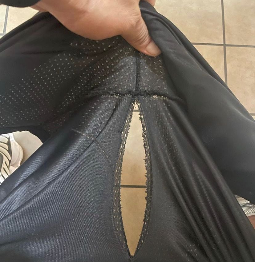 Juan Rivera rompe su pantalón