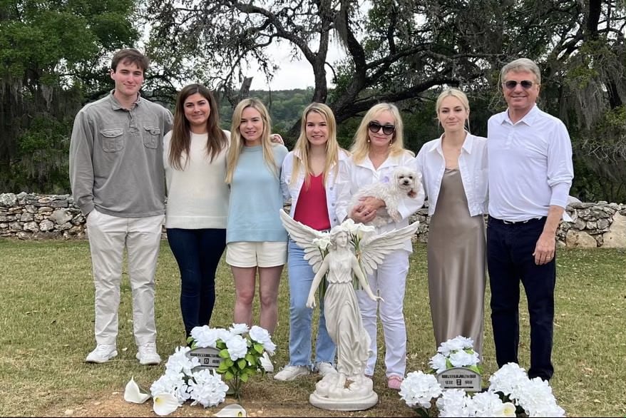 Michael McCaul y Linda McCaul con sus cinco hijos.