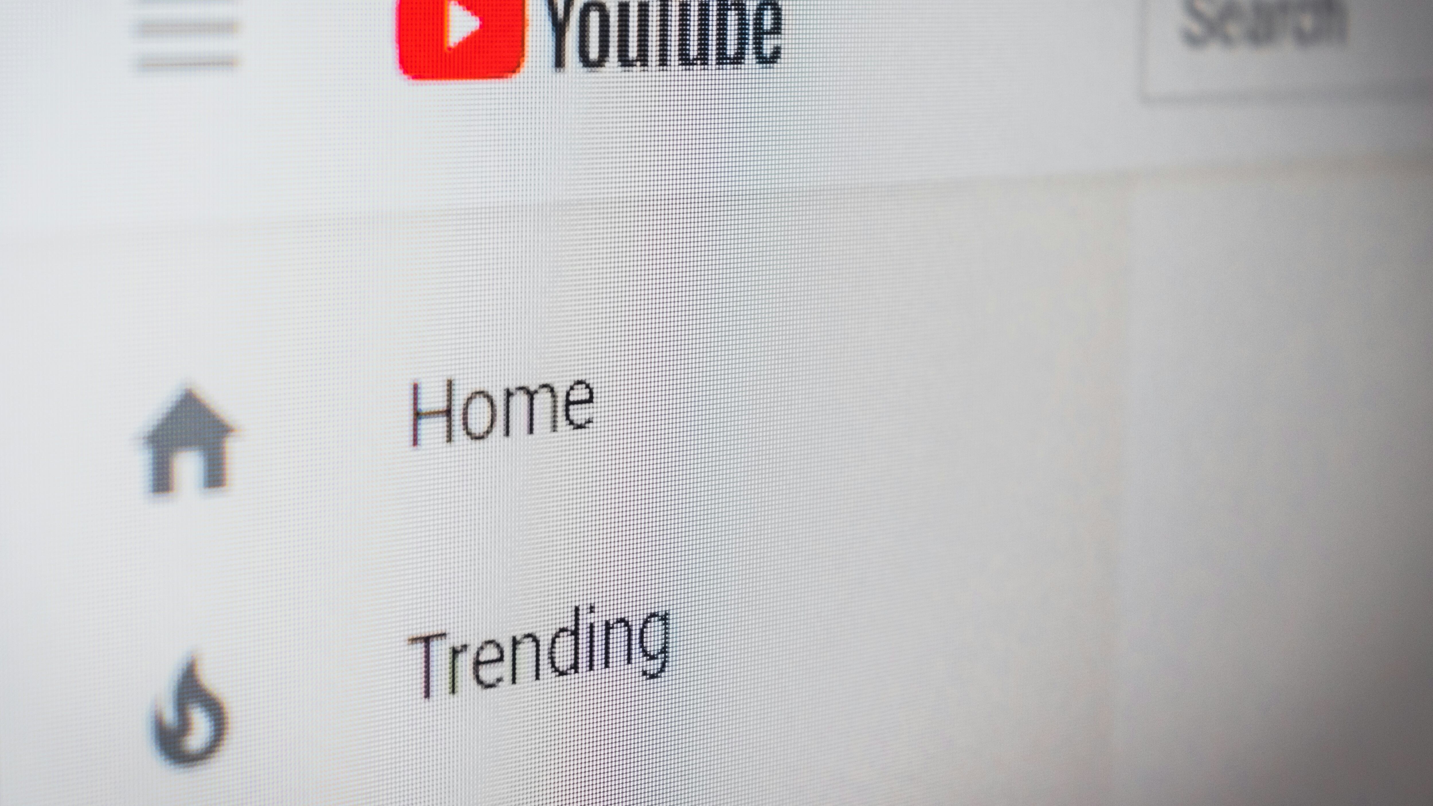 Google revela las razones del retraso en el pago a creadores de contenido de YouTube