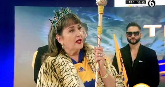 Lic María Julia se cree la reina del Club Tigres.