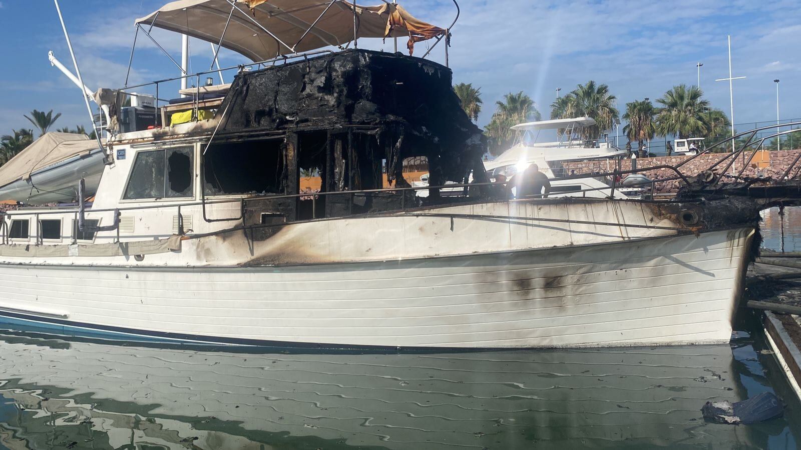 Incendio de yates en La Paz, Baja California Sur