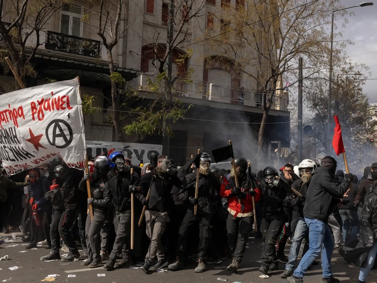 Polémica en Grecia: aprueban jornadas laborales de 13 horas