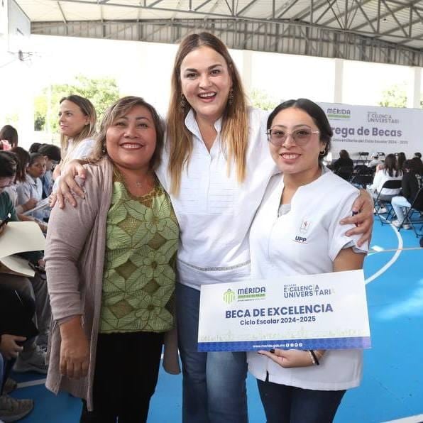 Cecilia Patrón anuncia becas de 2 mil pesos bimestrales para universitarios.
