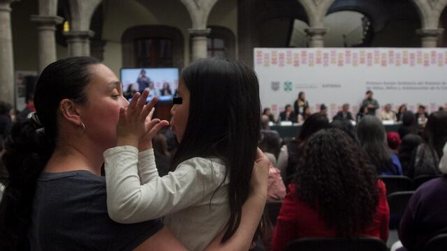 Hijos podrán exigirle a padres deudores de pensión alimentaria que paguen, incluso si son mayores de edad
