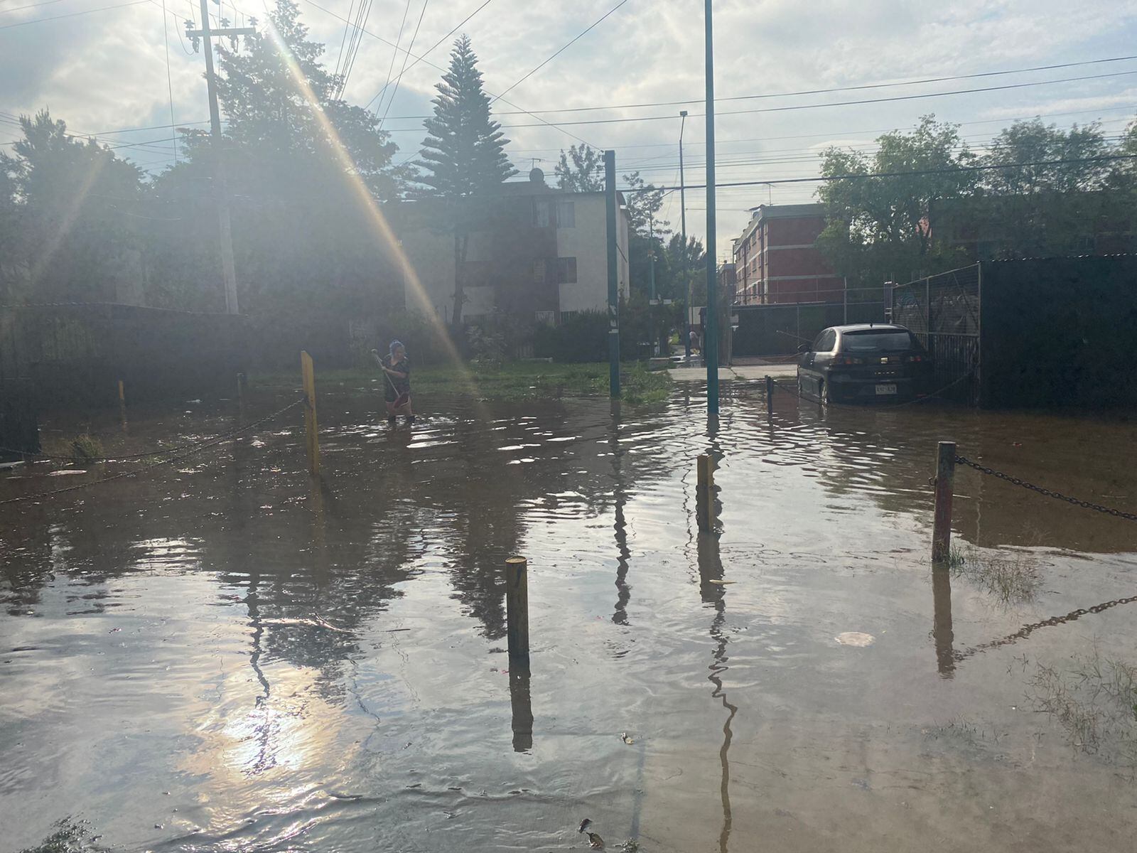 Fuga de agua en Iztapalapa/Twitter