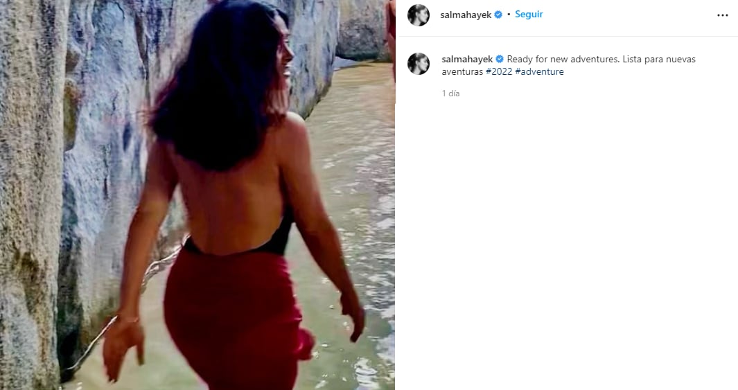 Salma Hayek le da la bienvenida al 2022.