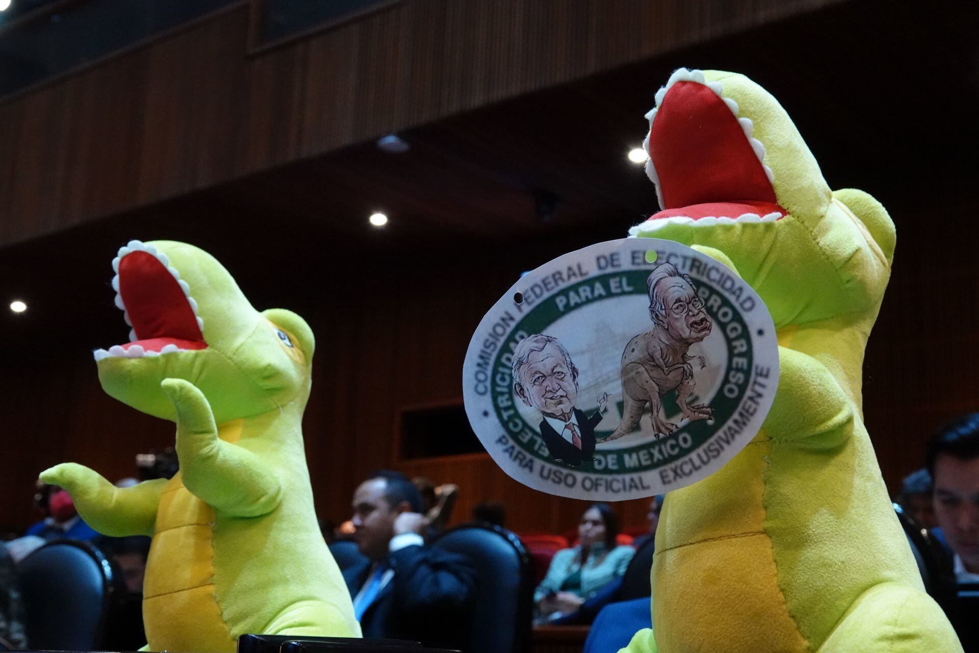 Mauricio Prieto regló un dinosaurio a Manuel Bartlett