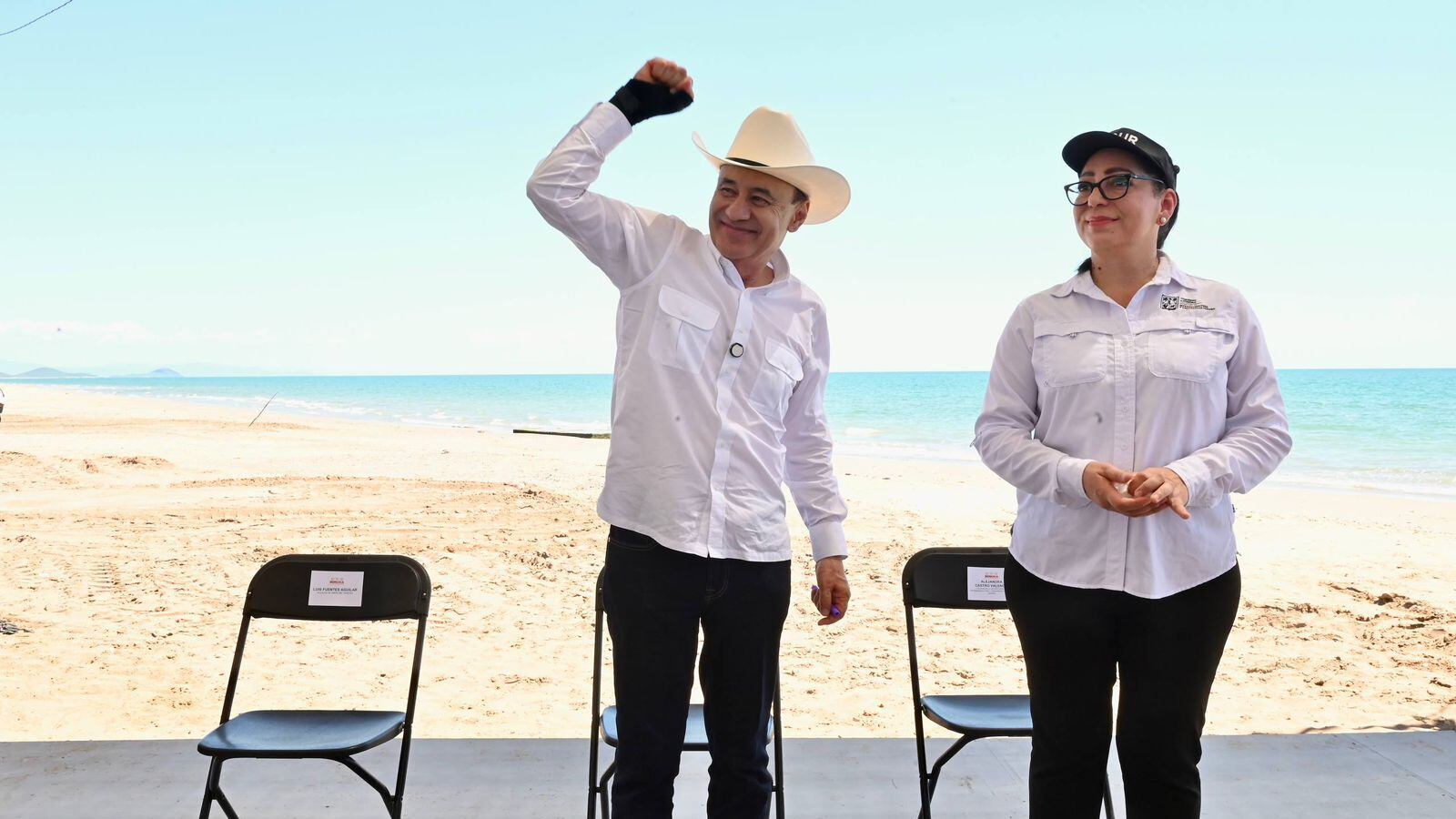 Alfonso Durazo entrega primera etapa del Malecón El Cochórit