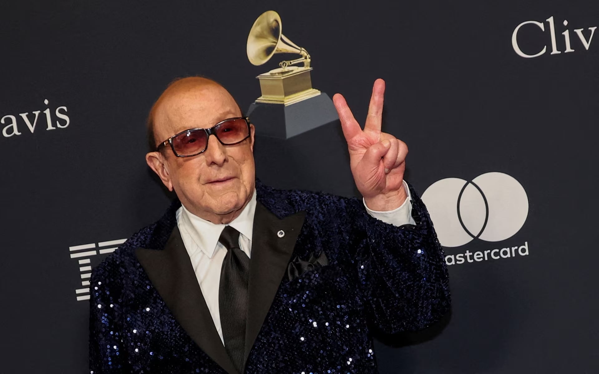 Clive Davis murió a los 94 años, figura clave en la carrera de Whitney Houston