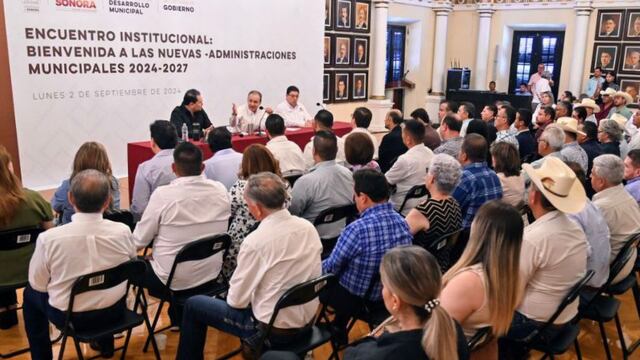 Alfonso Durazo con alcaldes electos de Sonora