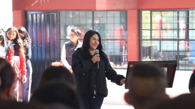 Karla Fiesco entrega arcotechos en Cuautitlán Izcalli