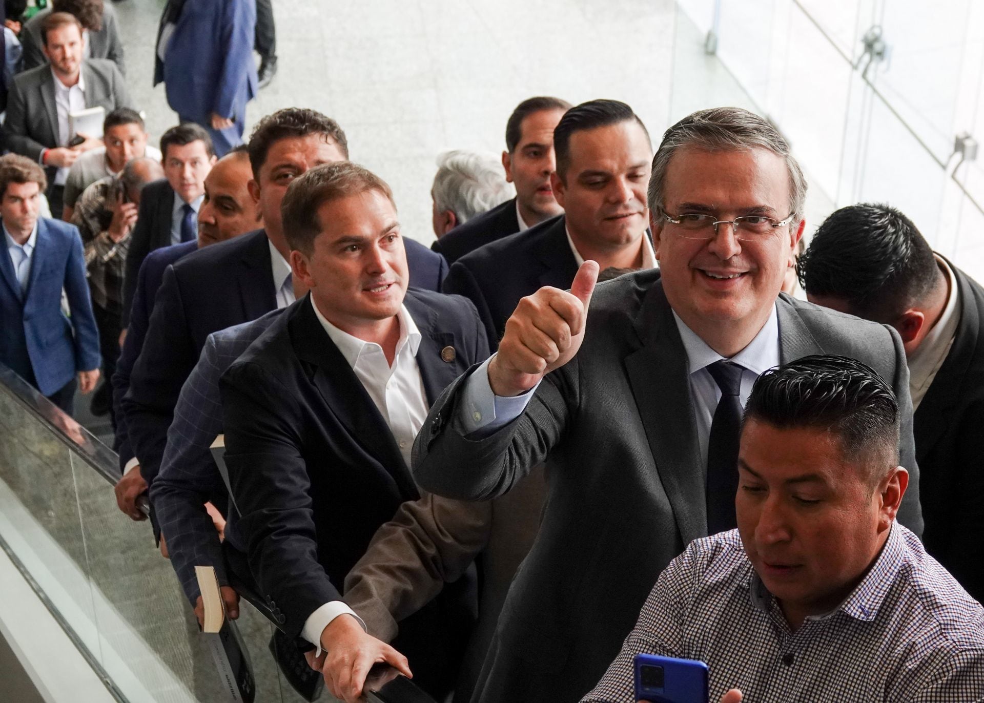 ¿Encontró el amor fuera de casa? A Marcelo Ebrard le gritan presidente... en el Partido Verde
