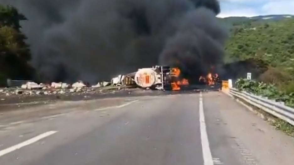 Guardia Nacional reporta cierre total en la autopista Guadalajara-Colima tras incendio de una pipa en el km 68