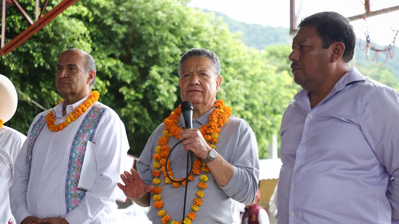 Julio Menchaca supervisa los municipios de Xochiatipan, Huautla y Atlapexco
