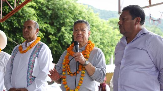 Julio Menchaca supervisa los municipios de Xochiatipan, Huautla y Atlapexco