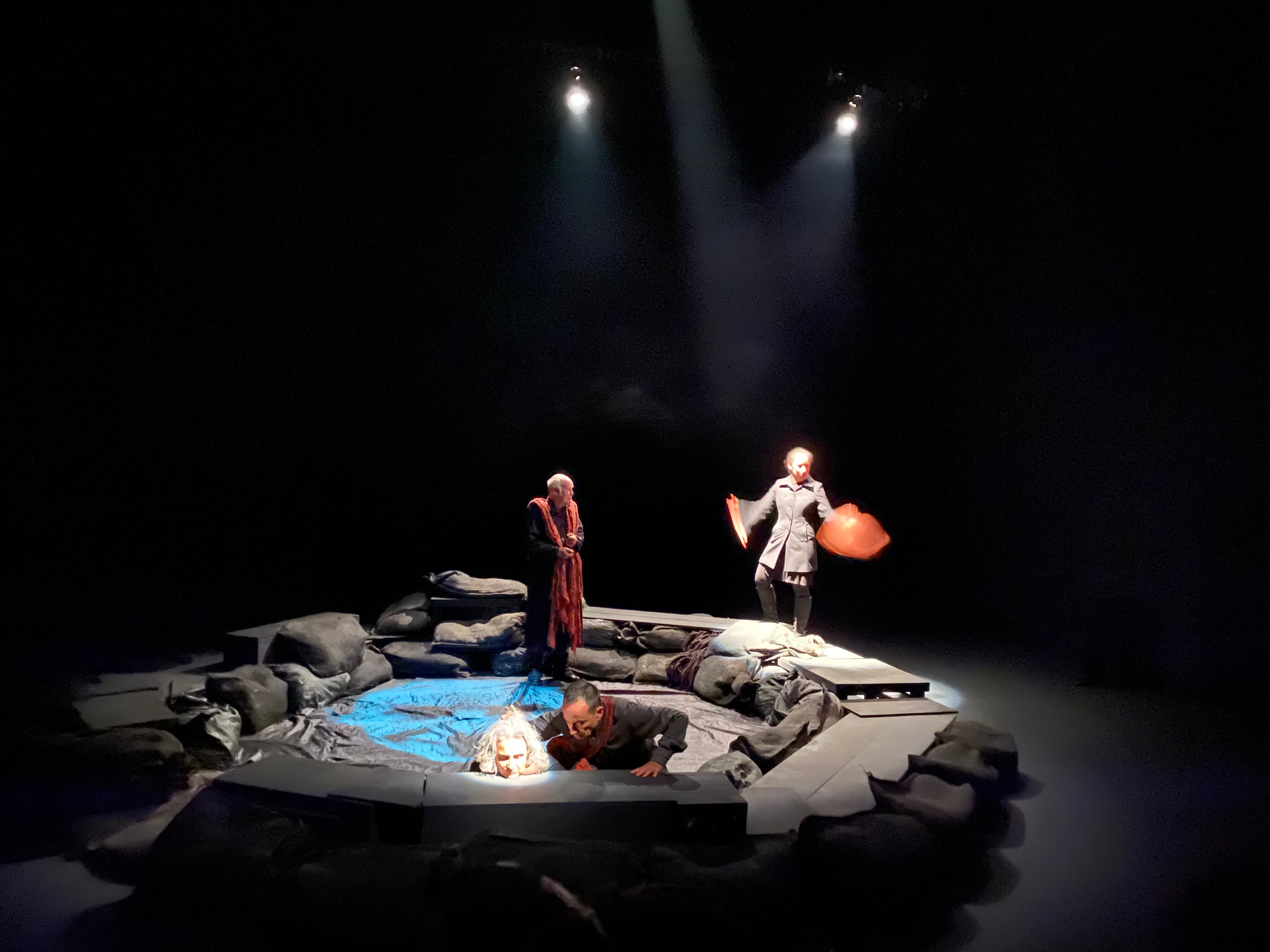 La cabeza de Lady Macbeth. El que a hierro mata, a hierro muere.
