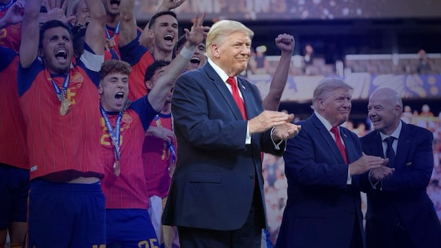 Donald Trump se niega a bajar del podio de triunfo de España en el Mundial 2026