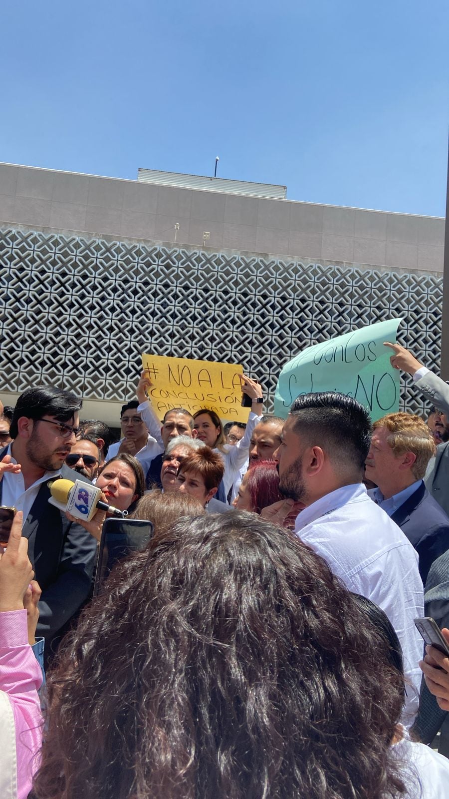 Protestan por despidos anticipados en la Cámara de Diputados