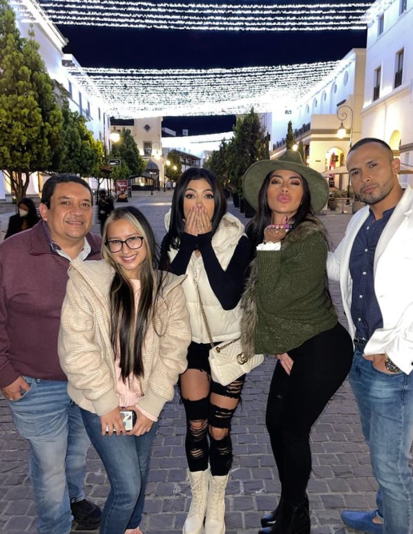 Kimberly Flores y amigos, Guatemala