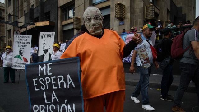 Asistentes al mitin de AMLO en el Zócalo