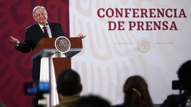 Andrés Manuel López Obrador rápidamente hizo que la oposición lo respaldara y las izquierdas se unieran en torno a él en las elecciones del 2006