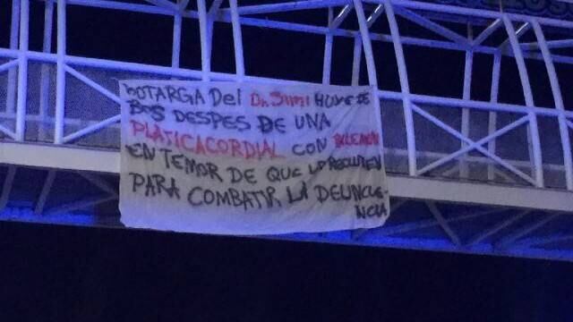 Manta con amenazas