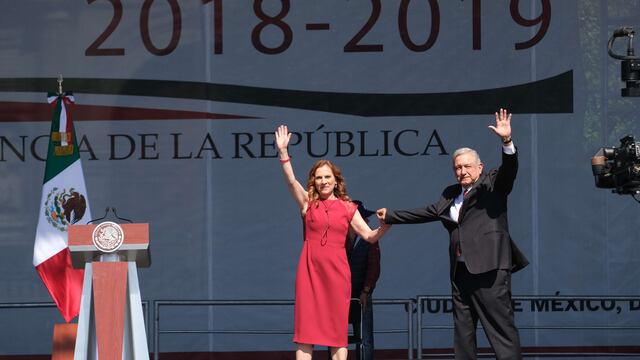Beatriz Gutiérrez y AMLO.