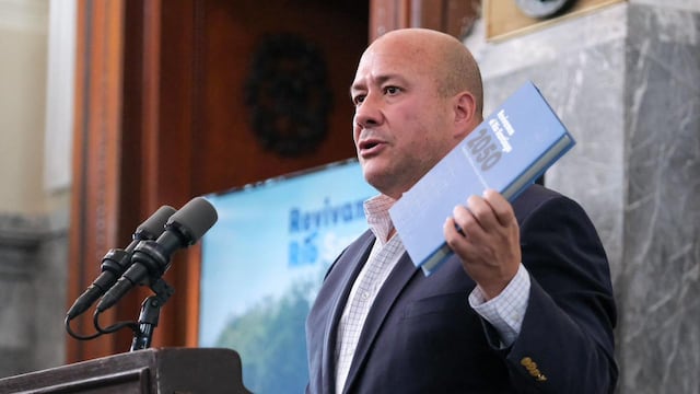 Enrique Alfaro entrega informe sobre el río Santiago