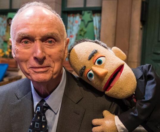 Muere Lloyd Morrisett, cofundador de Plaza Sésamo