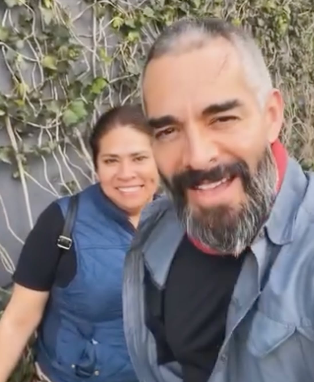 Omar Chaparro divierte a sus seguidores al ser confundido con Jaime Camil