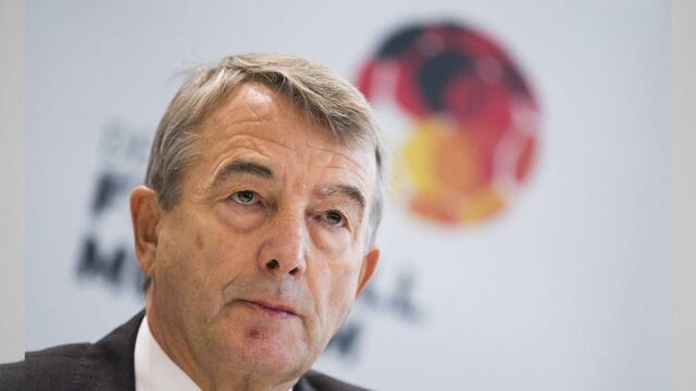 El presidente de la Federación Alemana de Futbol admitió que se transfirieron 6.7 mde, sobre los cuales aún no se explica el para qué.