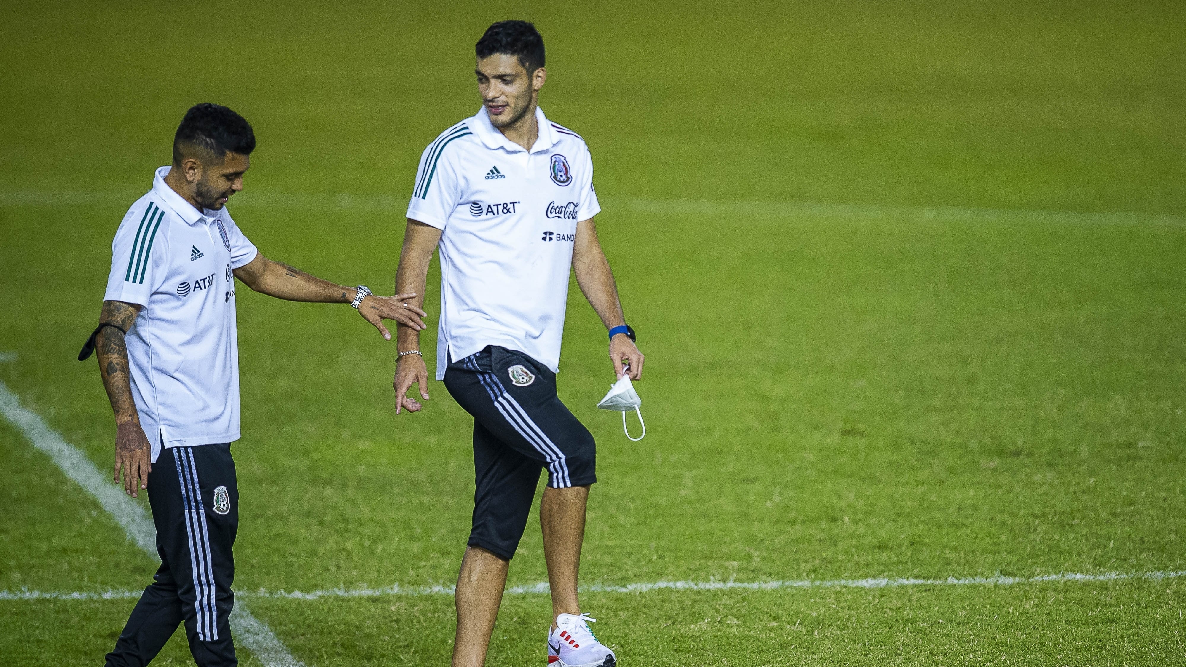 Raúl Jiménez y Tecatito Corona estarían juntos en un mismo club por insólita razón