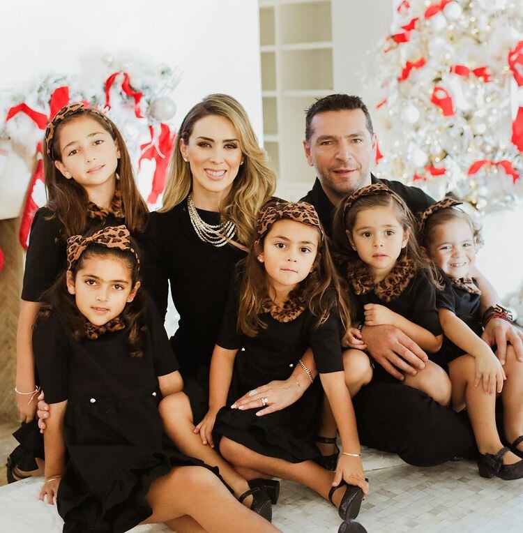 Jacqueline Bracamontes y su familia