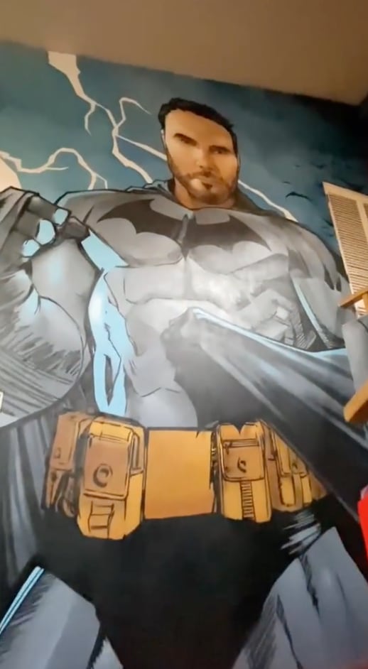 Eduardo Yáñez se vuelve superhéroe en la decoración de su casa