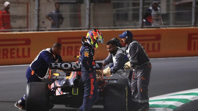 Checo Pérez tuvo que abandonar la carrera del GP de Arabia Saudita