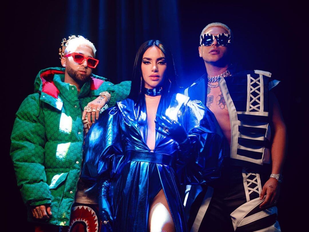 Ovi, Kimberly Loaiza y Eduin Caz.