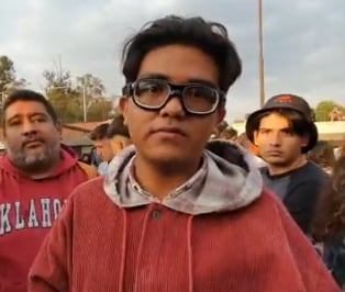Fan de Bad Bunny en el Estadio Azteca