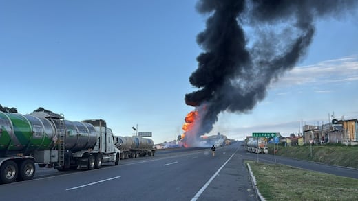 Explota pipa de combustible en la autopista México-Tuxpan; saldo preliminar sin lesionados