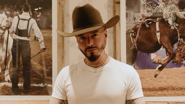 J Balvin es un cantante colombiano de reguetón y música urbana.