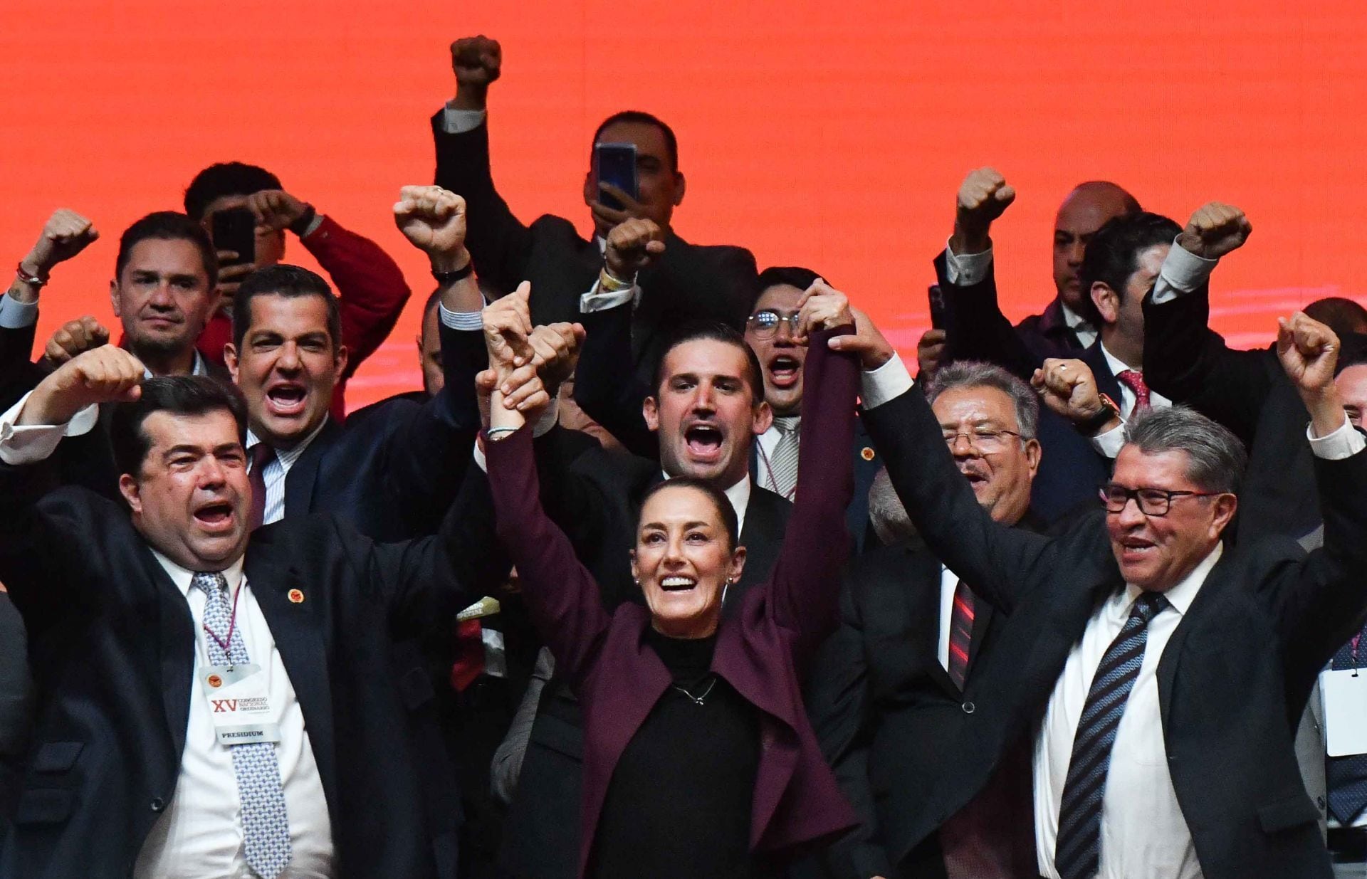 Pablo Haces Barba, senador y líder sindical de la CATEM; Claudia Sheinbaum, Coordinadora de los Comités de Defensa de la Cuarta Transformación, y Ricardo Monreal, senador de Morena, durante el XV Congreso Nacional Ordinario de la Confederación Autónoma de Trabajadores y Empleados de México (CATEM)