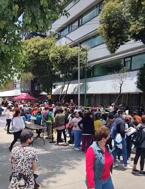 Joven con posgrado se queja de que no hay trabajo en México