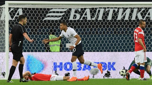 Mbappé celebra uno de sus dos goles.