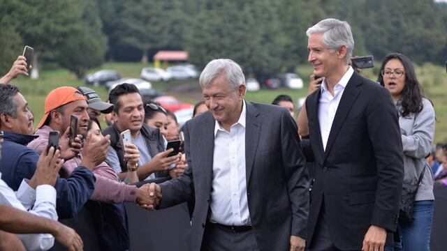 SI la <<pobreza franciscana>> va tan en serio como la <<constitución moral>>, hay que recordar al mismísimo San Francisco, y la idea de que "la pobreza está unida a la imitación de Cristo":