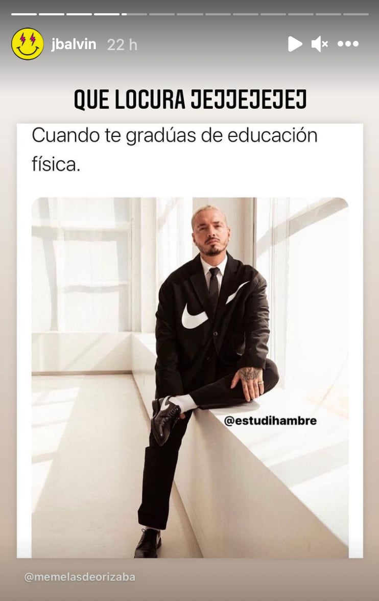 J Balvin como "maestro de educación física"