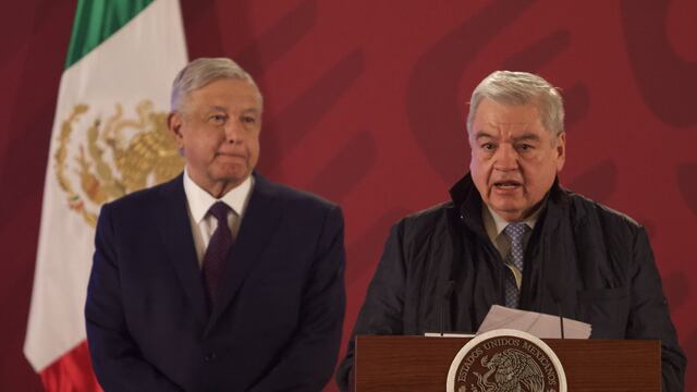 Ernesto Prieto Ortega, director de Lotería Nacional, junto al presidente AMLO.