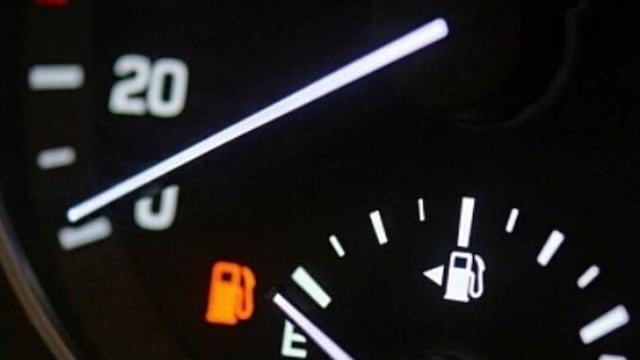 ¿Qué significa la E en el medidor de gasolina?