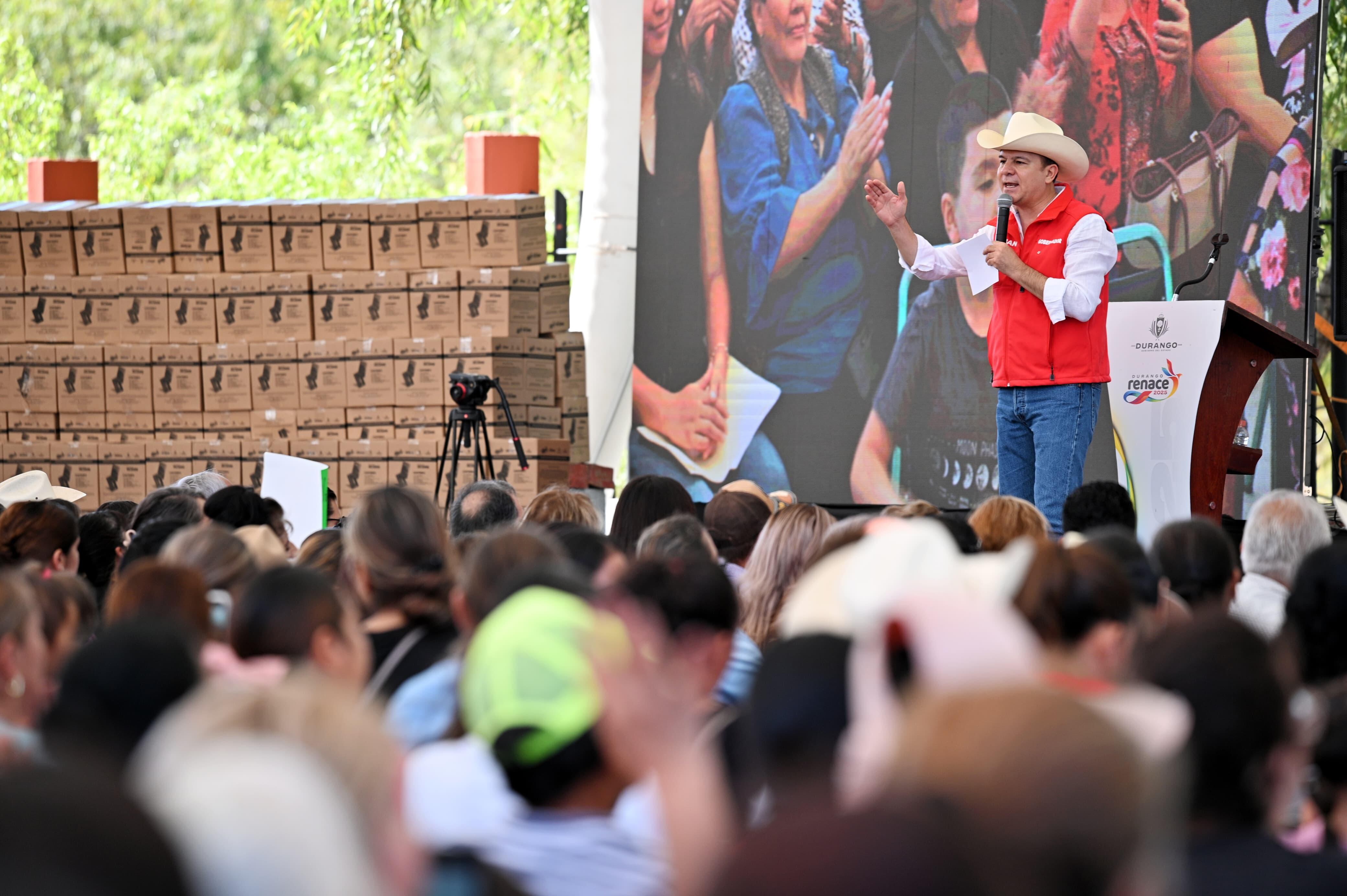 Esteban Villegas anuncia pavimentación de las calles de San Juan del Río.